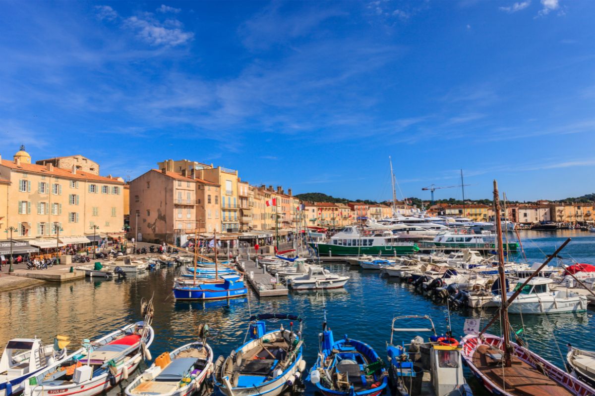 Tips for booking a taxi driver in Saint Tropez