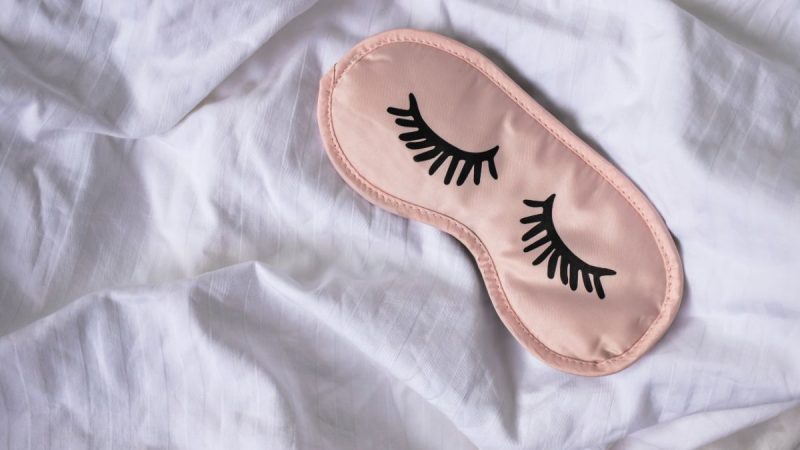 How to choose the best eye mask for deep sleep