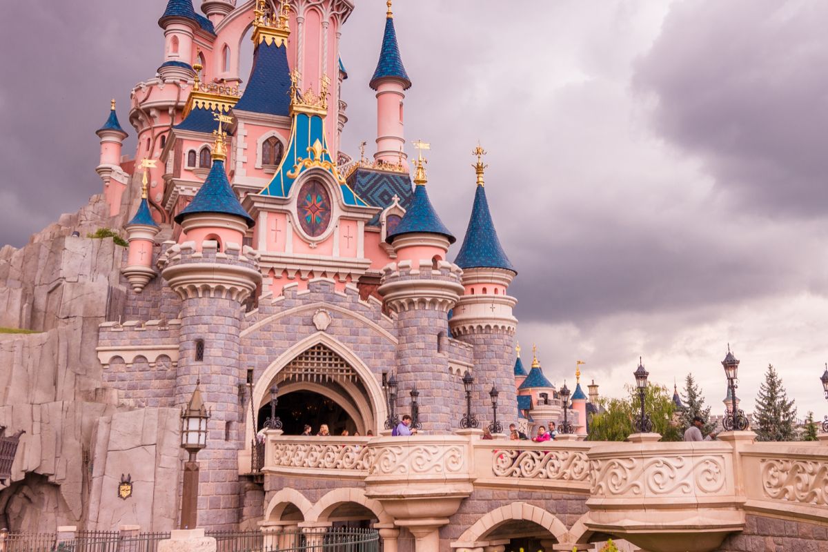 Stress-free holidays: transfers to Disney Paris